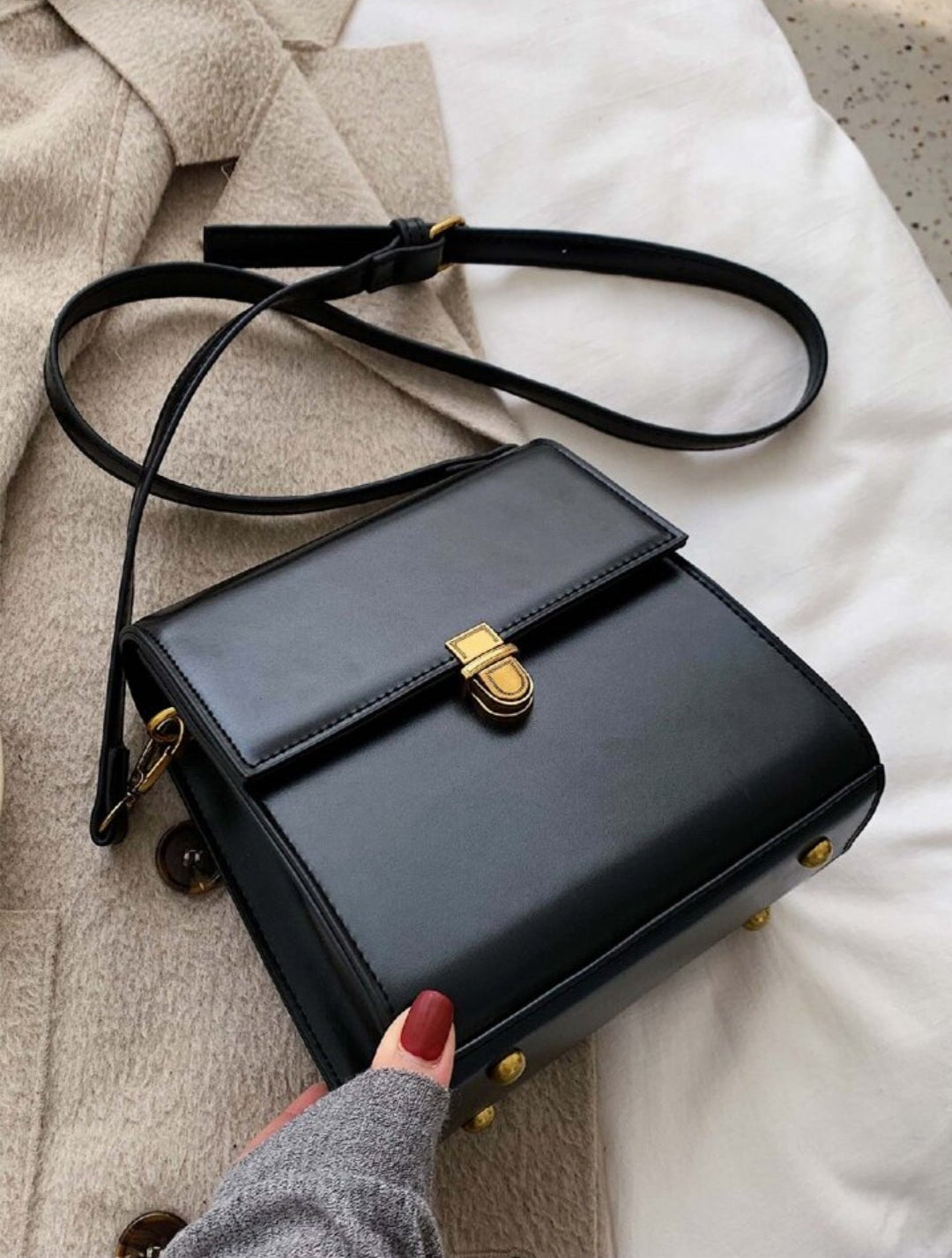 Minimalist Shoulder Bag (Black)